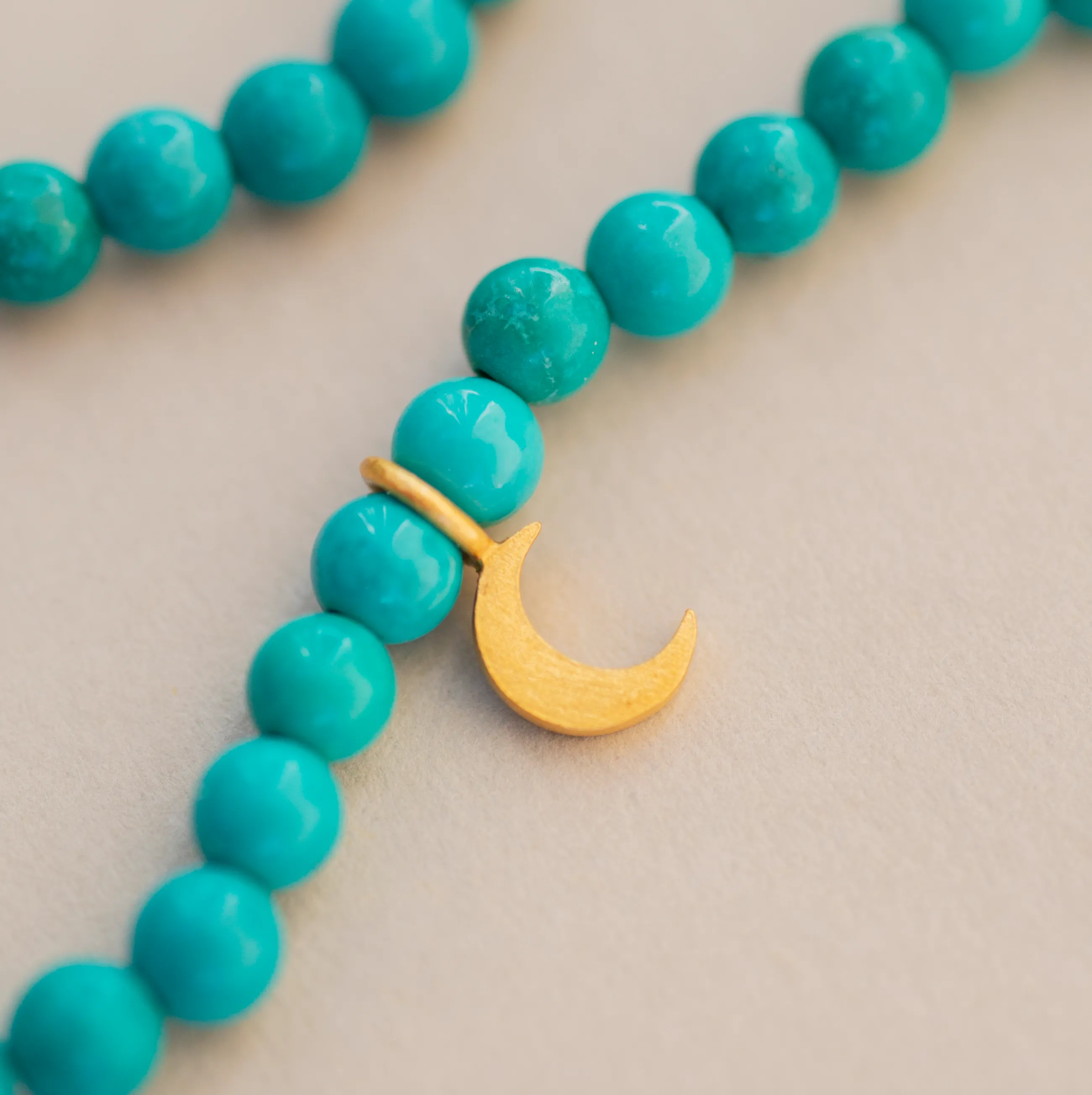 below_the_sky_armbnd_2-3.webp byBiehl® Danmark Below the Sky armbånd 14K forgyldt sølv Store