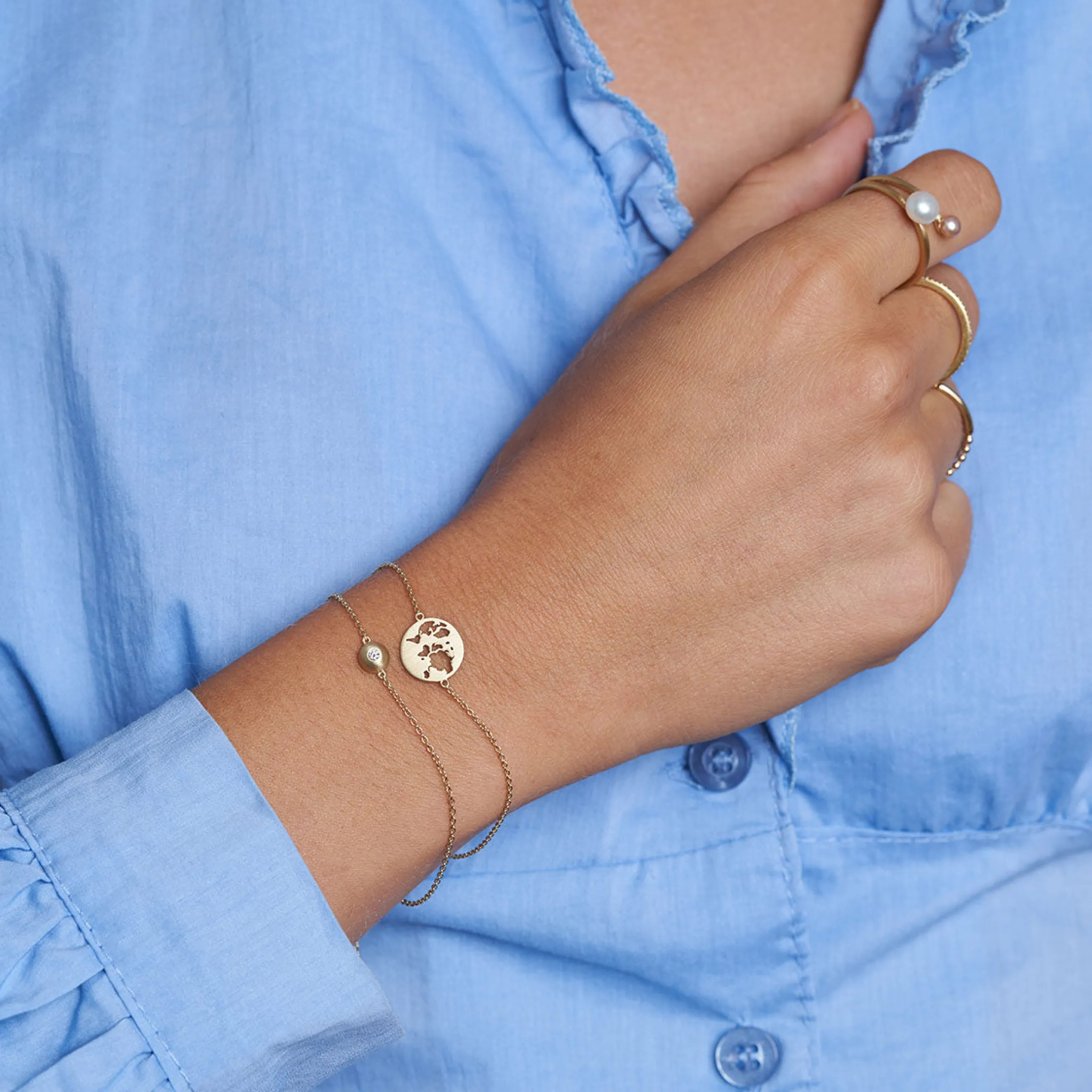 fine_beautiful_world_armbnd_2-1.webp byBiehl® Danmark Fine Beautiful World armbånd 14K guld New