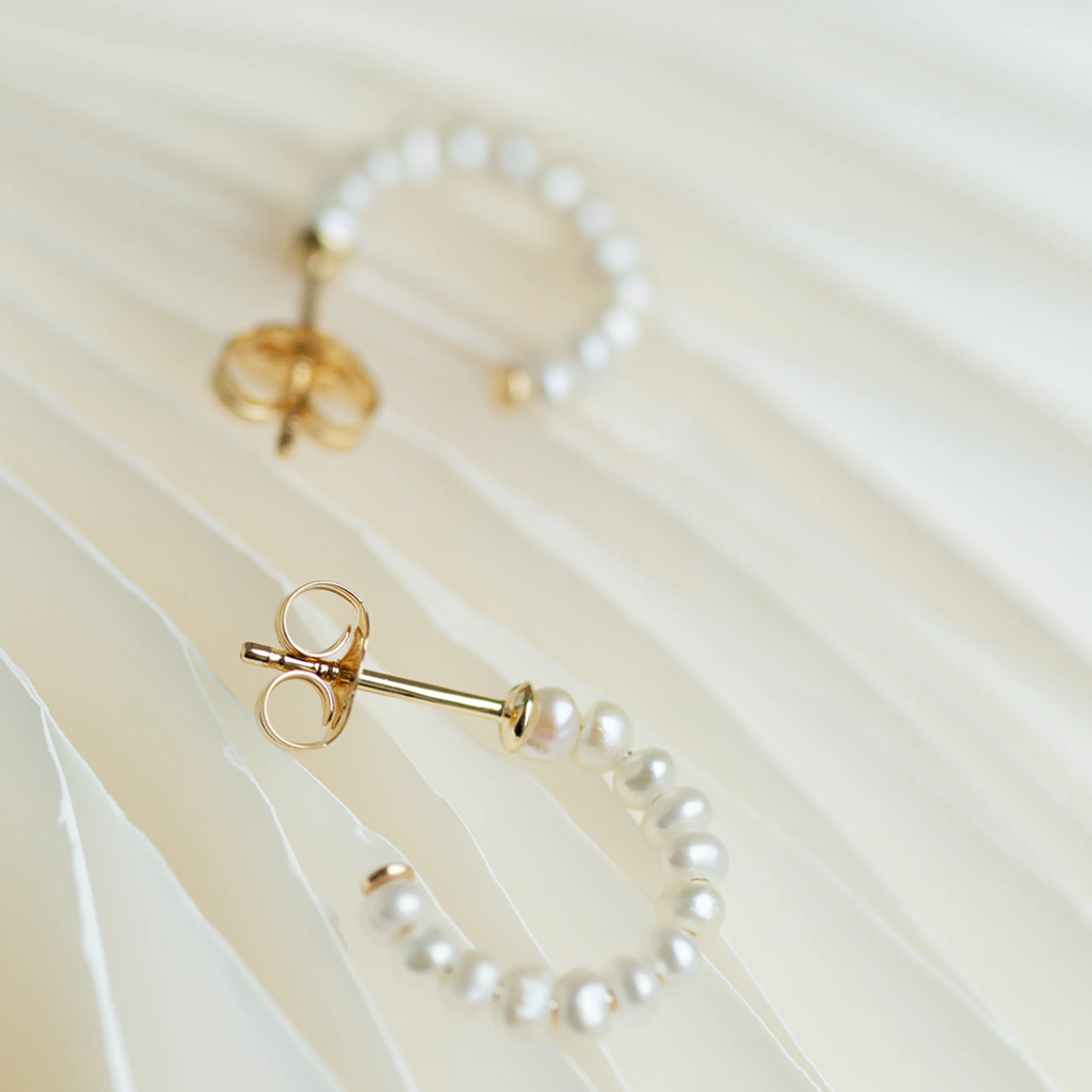 byBiehl® Danmark Fine Mini Pearl Hoops 14K guld Sale