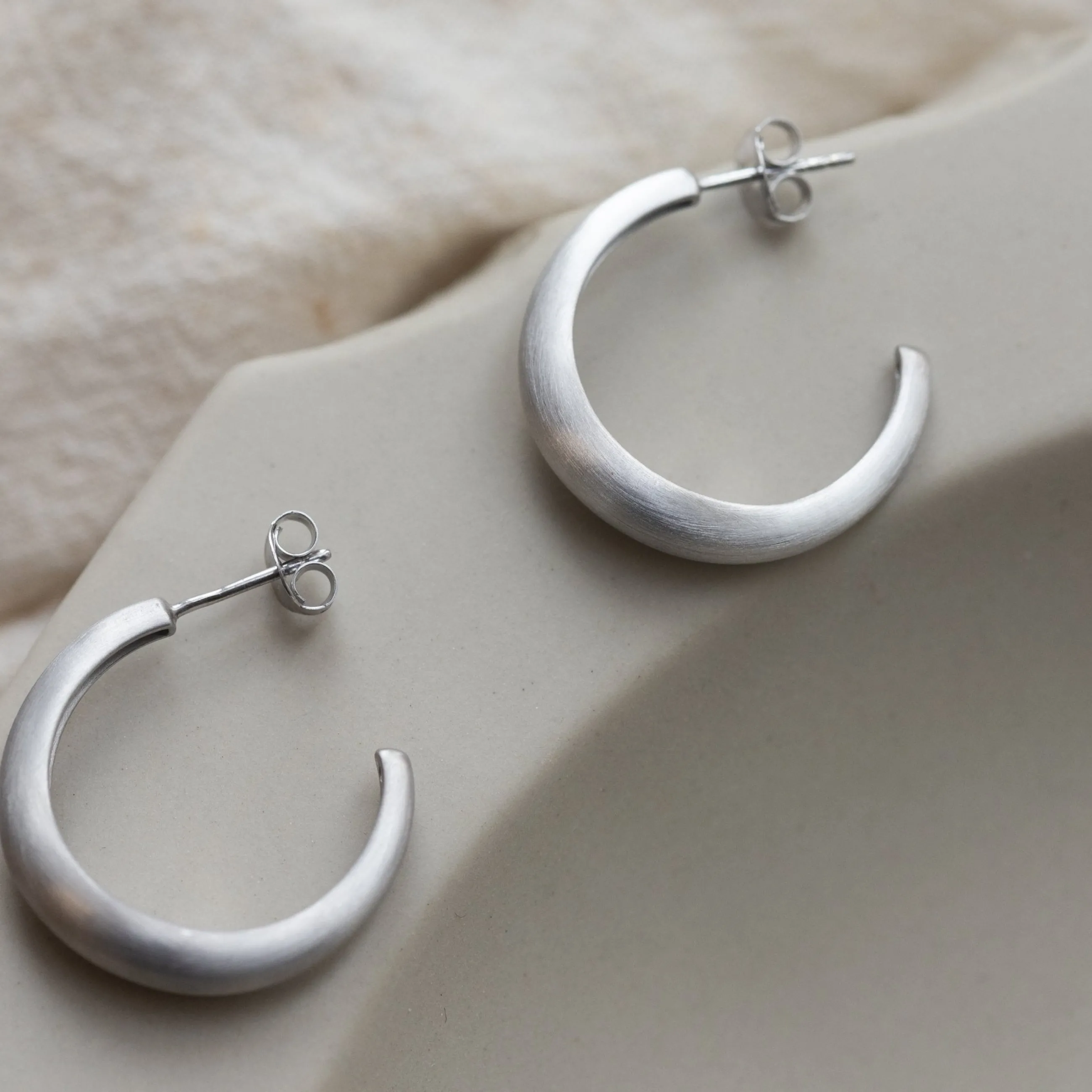 byBiehl® Danmark Ocean Flow Hoops Large Sterling sølv Sale