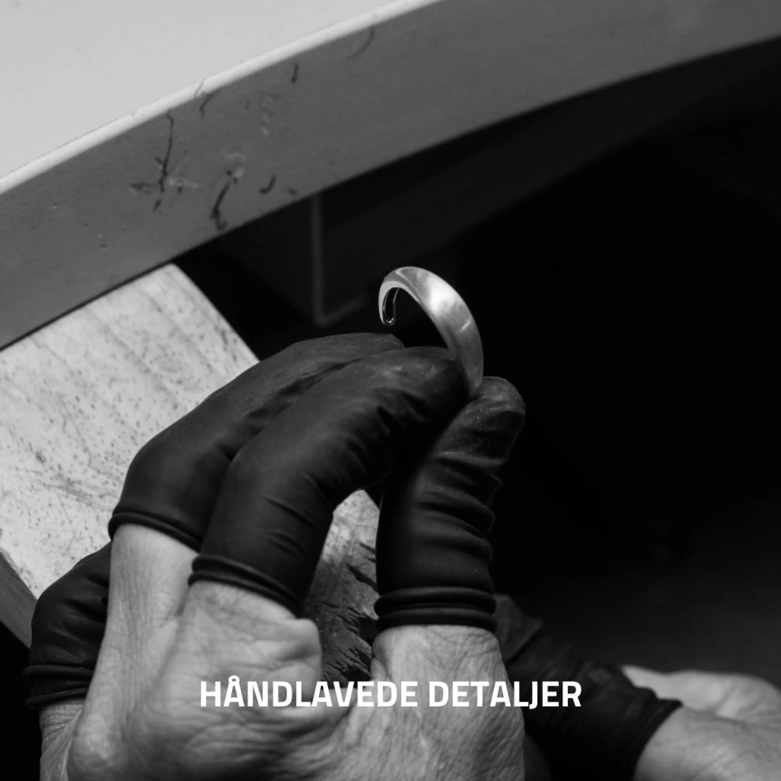 ocean_flow_hoops_large_4-3.webp byBiehl® Danmark Ocean Flow Hoops Large 14K forgyldt sølv Online