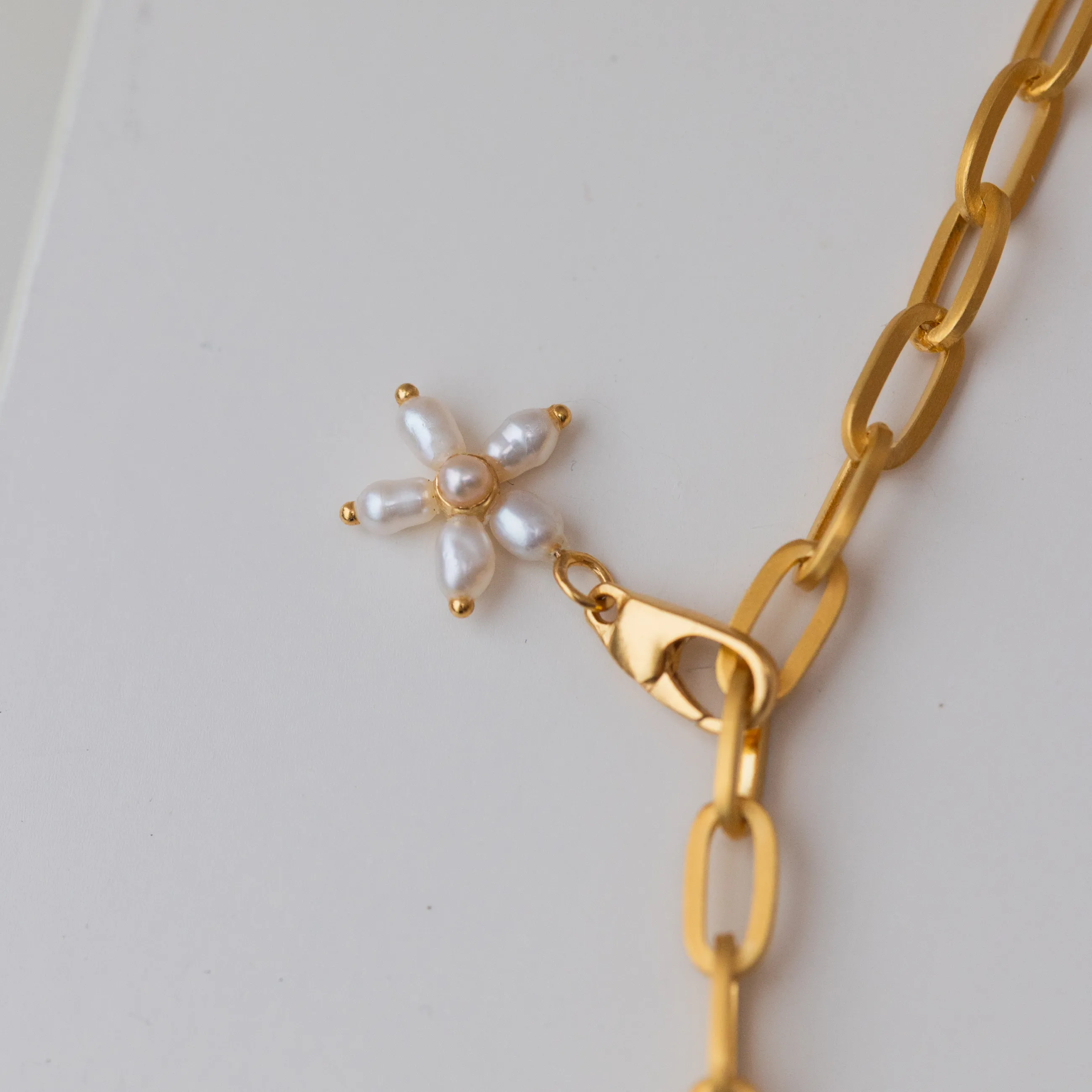 byBiehl® Danmark Pearl Signature Charm 14k guldbelagt Hot