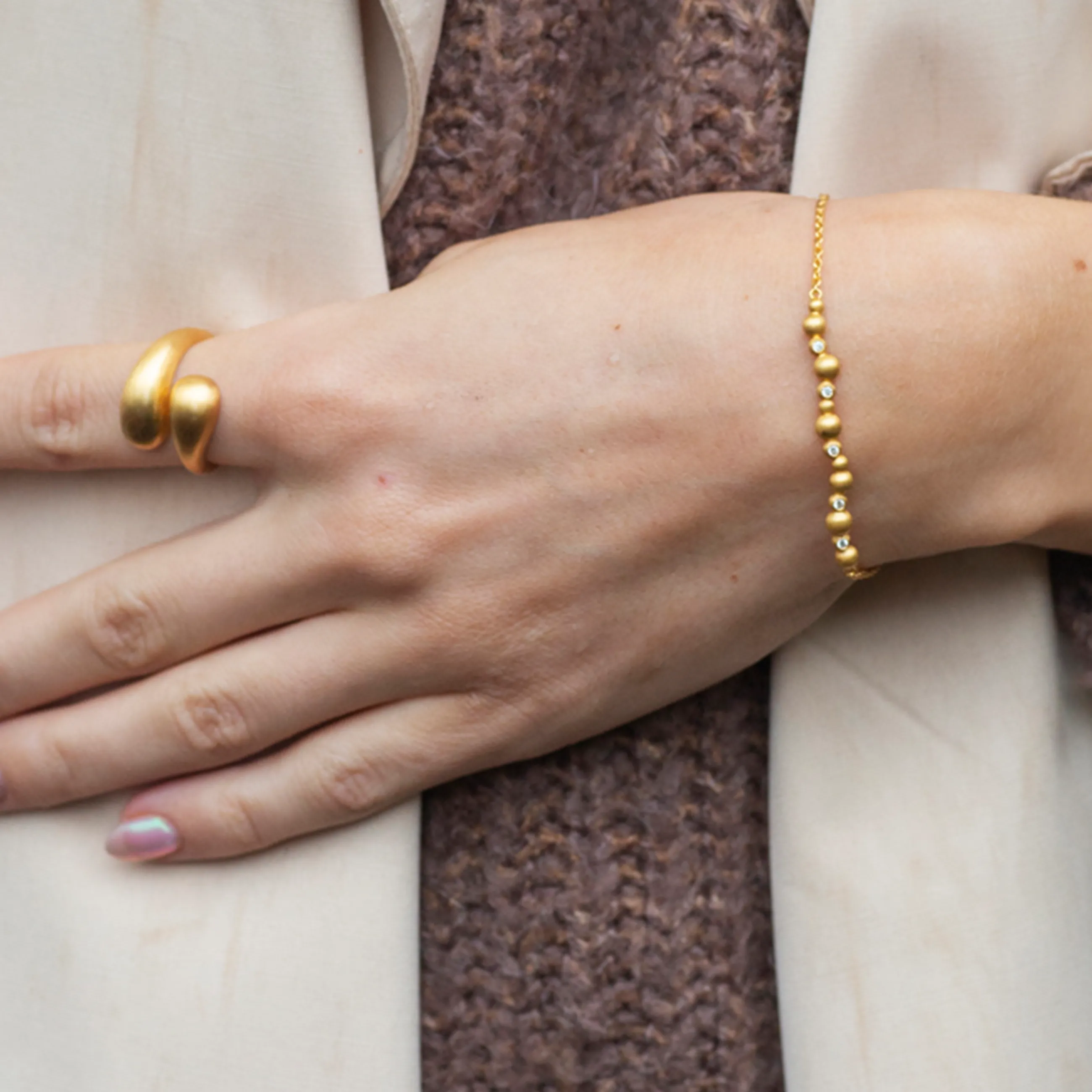 byBiehl® Danmark Pebbles armbånd 14K forgyldt sølv Clearance