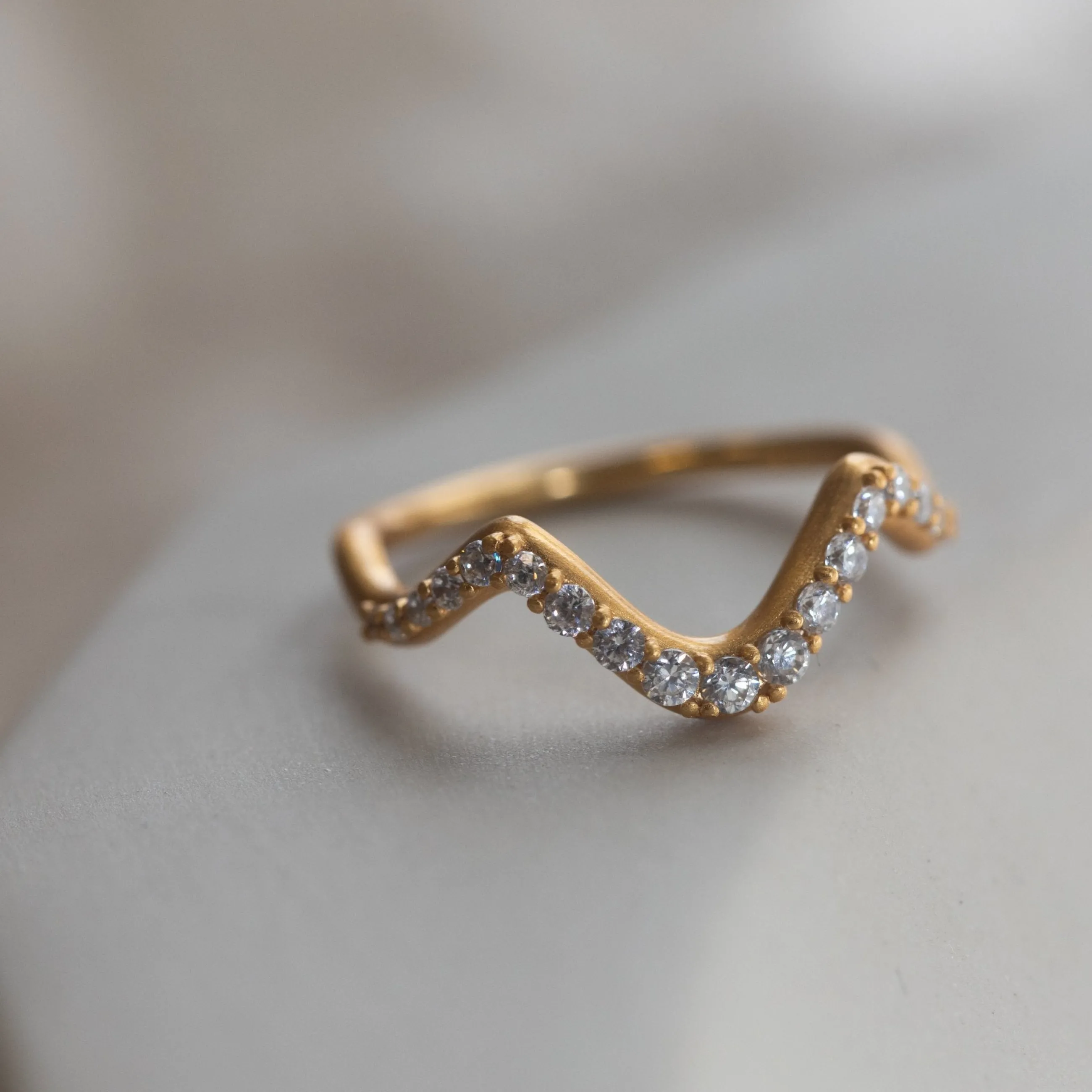 byBiehl® Danmark Wave Sparkle Small ring 14K forgyldt sølv / Zirkonia New