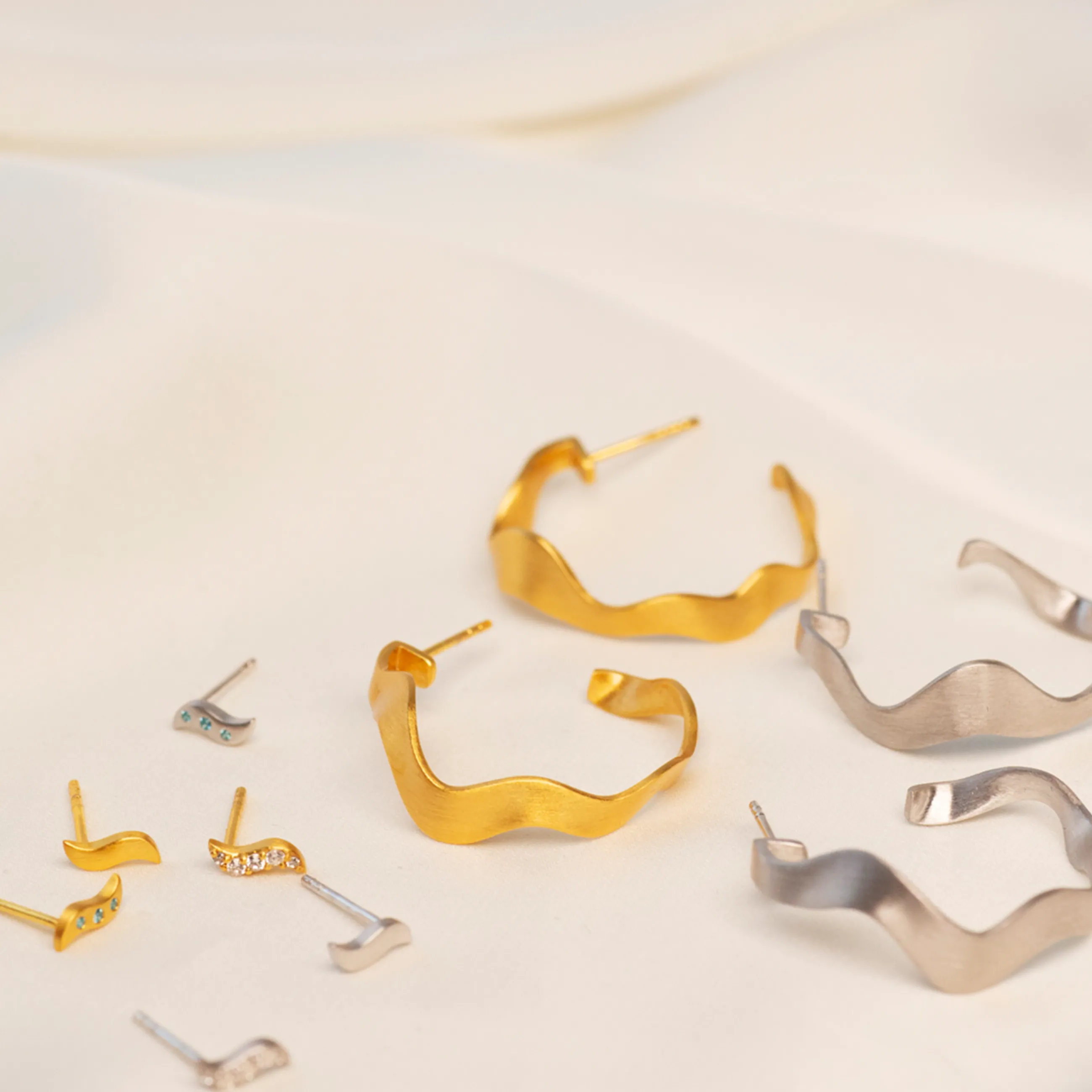 byBiehl® Danmark Wave Studs blå Sterling sølv / Blå zirkonia Flash Sale